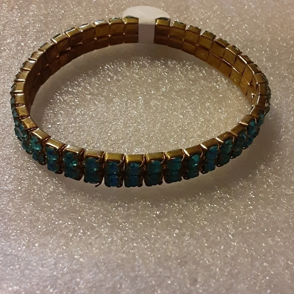 Small Rhinestone Bracelet - Picture 2 of 7